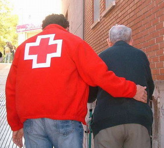 Cruz Roja colabora con el Ayuntamiento de Guadalajara en el programa Ayudándote, de atención a los mayores.