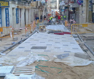 En la primera fase se ha renovado el pavimento y las canalizaciones de la calle Mayor.