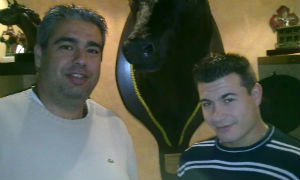 Bayo junto a su nuevo apoderado.