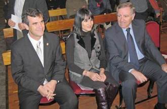 Antonio Román junto a Irene Villa en la Iglesia del Carmen.