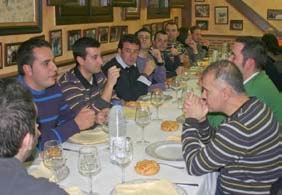 Los miembros de La Peñalba durante la cena.