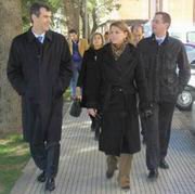 Cospedal con Antonio Basagoiti, presidente del PP del País Vasco, y el Alcalde Antonio Román durante su visita a AFAUS Guadalajara, el pasado 2 de febrero.