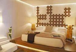 La suite decorada por Tomás Alía en el Hotel Molino de Alcuneza (Guadalajara) ofrece todo tipo de servicios para pasar un fin de semana de los enamorados de auténtico lujo. Está disponible sólo hasta el 20 de junio.