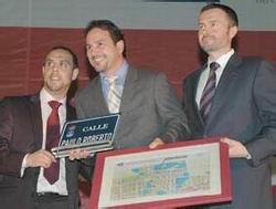 Paulo Roberto fue uno de los invitados especiales al evento. El exjugador de fútbol sala puede presumir de tener una calle con su nombre en Azuqueca (izd).