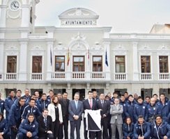 El Alcalde de Guadalajara recibe al Alianza de Lima, equipo puntero del fútbol peruano