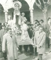 Alovera revive las fiestas de la Virgen de la Paz en blanco y negro