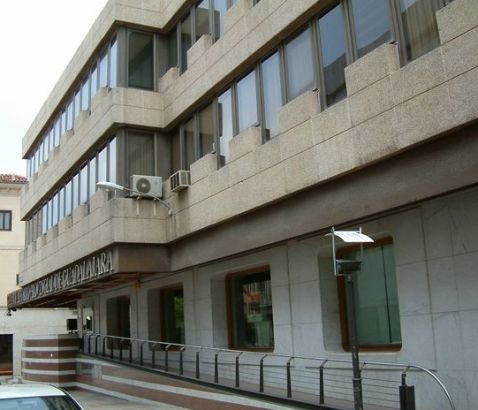 Román :¿Qué intereses tenía el gobierno socialista y sus delegados en comprar el edificio de la Caja, muy caro y costoso, de más 21 millones de euros?