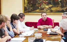 Jaime Carnicero preside la reunión de coordinación ante el inminente inicio de las obras de remodelación integral de la Cuesta de Calderón 