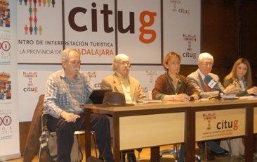 La presidenta de la Diputación abre el I Encuentro literario ‘Guadalajara tierra de viajes’ en el castillo de Torija 