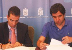La Diputación y CaixaBank firman un contrato para la emisión de recibos de los ayuntamientos en periodo voluntario