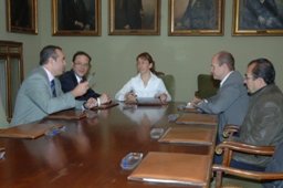 La presidenta de la Diputación firma sendos convenios de colaboración con el Quabit BM Guadalajara y el Club Voley Guada 