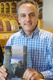 El escritor Pablo Muñoz presenta este viernes en Cabanillas su primera novela "El legado del vínculo inglés"