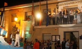 La presidenta de Diputación elogia el Desfile de Carrozas de El Pozo de Guadalajara en su 40 aniversario