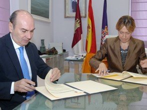 La Diputación y el Ayuntamiento de Sigüenza firman un convenio en apoyo a la iniciativa del Tren Medieval