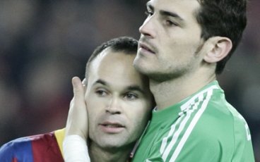 Iker Casillas y Andrés Iniesta, frío encuentro en un avión con destino a Miami 