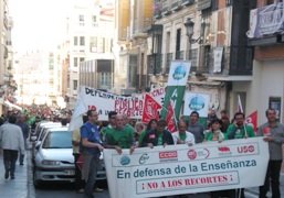 En Guadalajara 3.500 personas, según los sindicatos y 1.800 según la Subdelegación del Gobierno, se manifiestan por la defensa de una Educación pública