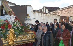 Antonio Román acude a la procesión central de las fiestas de la localidad pedánea de Usanos 