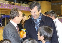 Antonio Román y Emilio Butragueño presentan la Escuela de Fútbol de la Fundación Real Madrid