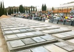 El Ayuntamiento invierte 13.000 euros en la construcción de 42 nuevas sepulturas en el cementerio cabanillero