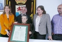 La presidenta de la Diputación participa en el emotivo homenaje a la centenaria de Atanzón Cesárea Gutiérrez