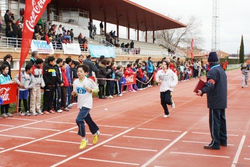 700 corredores participan en la V Carrera del Agua para recoger Gotas para Níger