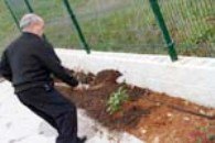 La planta compostadora de Quer ha generado ya ocho metros cúbicos de mantillo vegetal