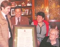 Robisco participa en el homenaje a la vecina centenaria de Espinosa de Henares Saturnina Toribio 