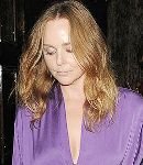La diseñadora Stella McCartney fue al bajar del coche y claro...se le vió todo
