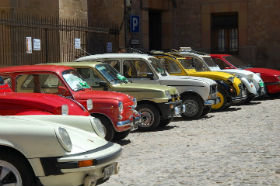 Cuarta concentración de coches clásicos en la Plaza Mayor de Sigüenza