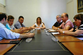 La presidenta de la Diputación mantiene una reunión con el alcalde y miembros de la Corporación municipal de Tortuera