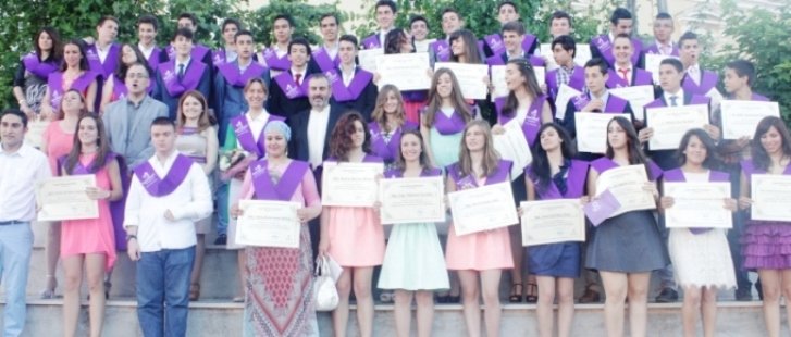 Ana Guarinos asiste a la graduación de los alumnos de 4º de la ESO del Colegio Maristas Champagnat 