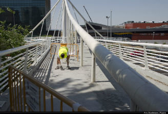 El Ayuntamiento de Guadalajara realiza obras de mejora en la pasarela peatonal de la N-II