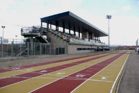 La pista de atletismo del San Miguel en Azuqueca acoge este viernes una carrera para despedir la temporada