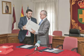 Cofares firma con el Ayuntamiento de Marchamalo el convenio para la contratación preferente de vecinos de la localidad