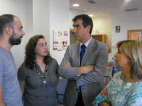 Antonio Román expresa su apoyo a la Asociación Provincial de Enfermos de Alzheimer