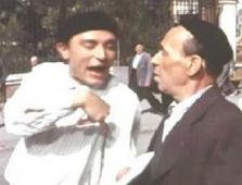 El genial Toni Leblanc en su inolvidable 'timo de la estampita'