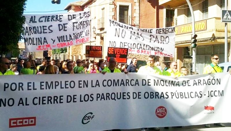 Más de setecientas personas se manifiestan en contra del cierre de los centros de mantenimiento de carreteras en Molina y Villanueva de Alcorón