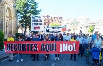 Más de setecientas personas se manifiestan en contra del cierre de los centros de mantenimiento de carreteras en Molina y Villanueva de Alcorón 