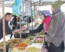 Yebes retoma los contactos con vendedores y comerciantes parfa organizar un mercado de fin de semana en Valdeluz