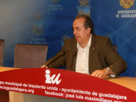 Maximiliano: "El PP intenta diluir el debate de las cuestiones importantes, como la subida de las tasas de agua y alcantarillado o el fracaso de su política económica"