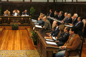 La presidenta de la Diputación expresa sus condolencias por el fallecimiento de José Luis García de Paz