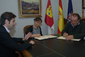 La presidenta de la Diputación traslada el apoyo institucional a la escuela taurina y a la fiesta nacional