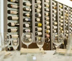 El Restaurante Miguel Ángel cuenta con unos 80 vinos diferentes en su carta