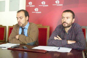 El alcalde y el portavoz del equipo de gobierno, durante la rueda de prensa previa al Pleno de esta tarde (Foto: Ayuntamiento de Azuqueca de Henares)