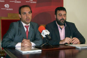 Pablo Bellido y José Luis Blanco, en un momento de la rueda de prensa. Fotografía: Ayuntamiento de Azuqueca de Henares
