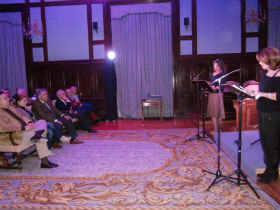 El salón de plenos se llena de ‘Mujer y Poesía’ de la mano del Bicentenario de la Diputación