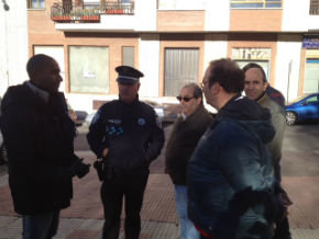 El concejal de Seguridad de Guadalajara recoge las sugerencias de los vecinos de La Rambla