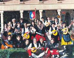 La rondalla seguntina antes de una actuación