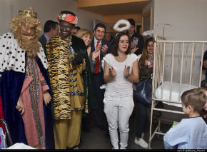La planta infantil del Hospital General ha recibido hoy la visita de los Reyes Magos 