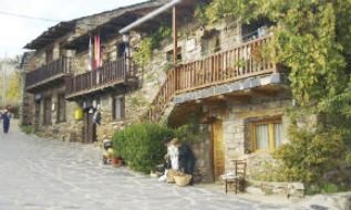 Uno de los principales enclaves de la Arquitectura Negra es Valverde de los Arroyos